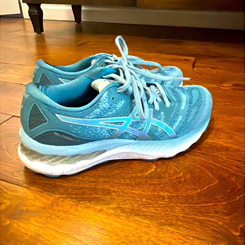 ASICS gel nimbus. Size 7.5
